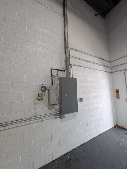 More Photos Of 5113-5123 Berwyn Rd, College Park Unknown For Lease