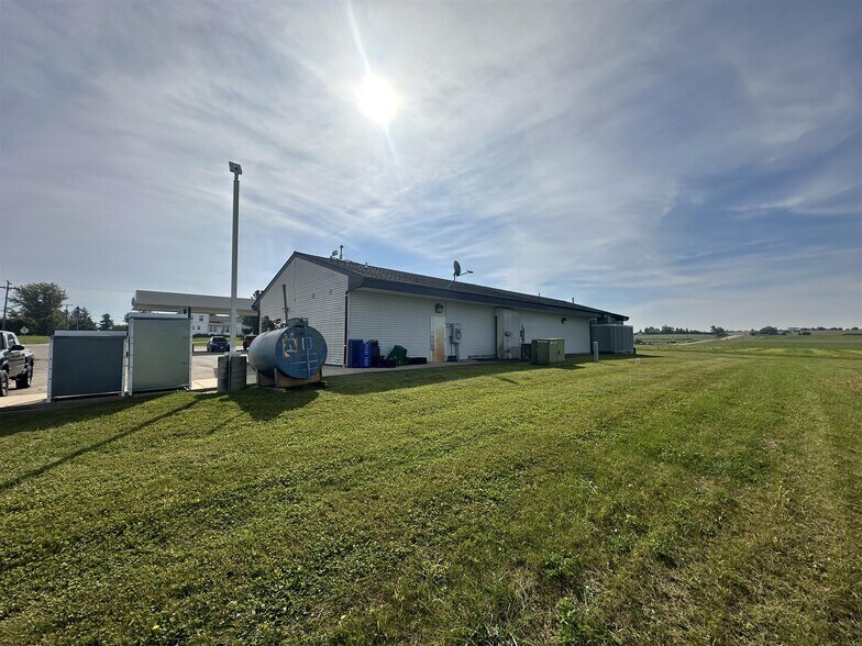 More Photos Of 12180 Center Rd, Durand Service Station For Sale