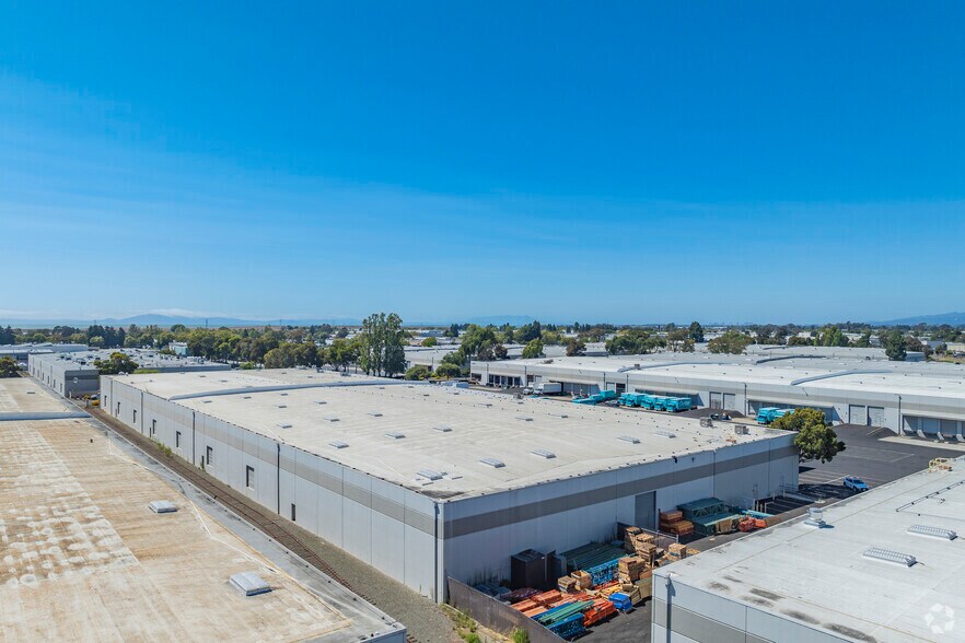 More Photos Of 23663-23669 Eichler St, Hayward Warehouse For Lease