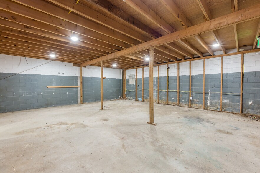 More Photos Of 8456 Newman St, Douglasville Light Manufacturing For Lease