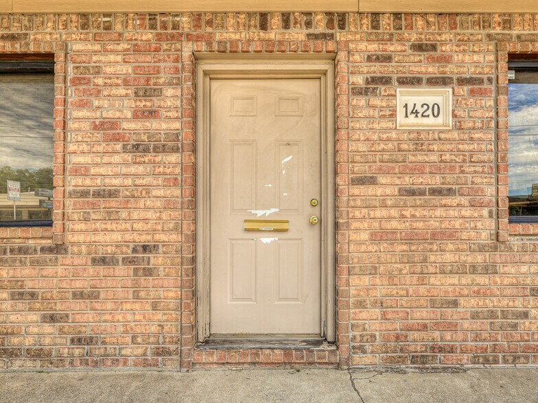 More Photos Of 1420 Linwood Blvd, Oklahoma City Office For Sale