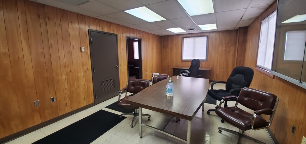 More Photos Of 4375 Glenbrook Rd, Willoughby Truck Terminal For Lease