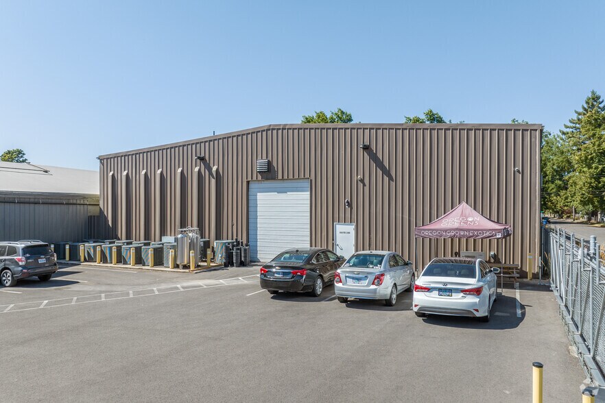 More Photos Of 560 21st St SE, Salem Manufacturing For Sale
