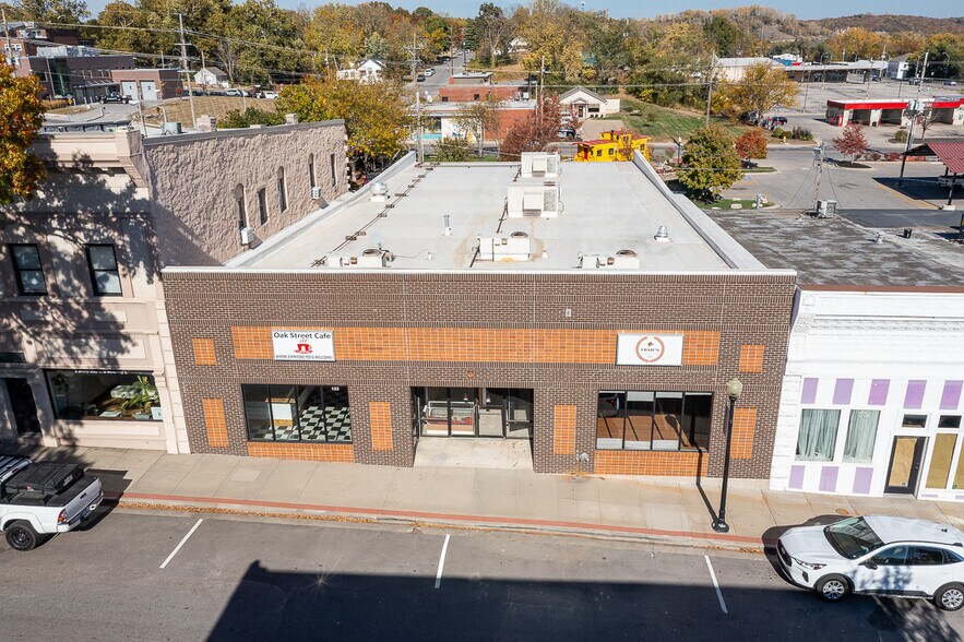 More Photos Of 133 Oak St, Bonner Springs Freestanding For Sale