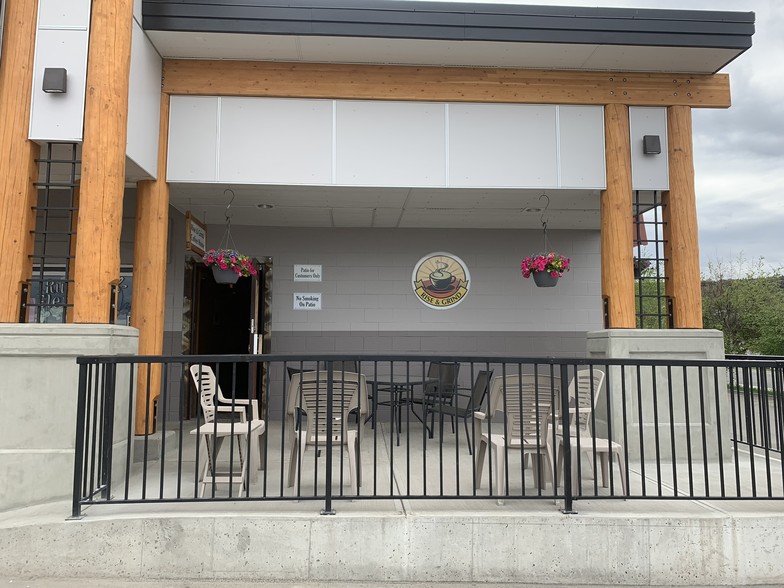 More Photos Of 535 Cariboo Hwy, 100 Mile House Storefront For Sale
