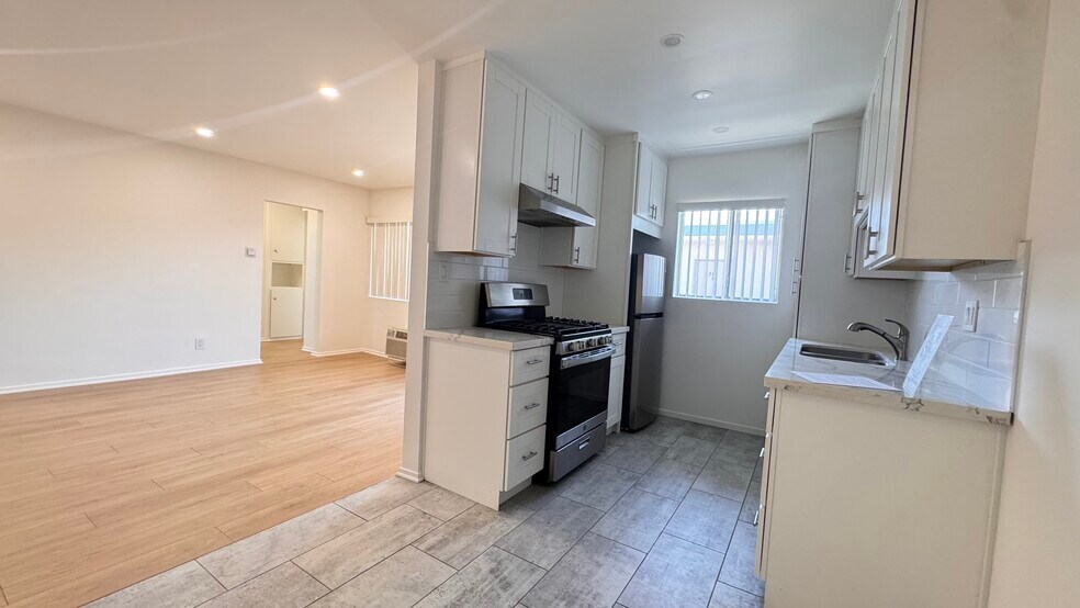 More Photos Of 1042 Western Ave, Glendale Apartments For Sale