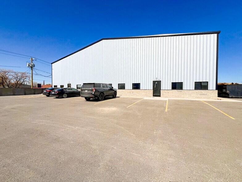 More Photos Of 1208 S Midland Dr, Midland Unknown For Lease