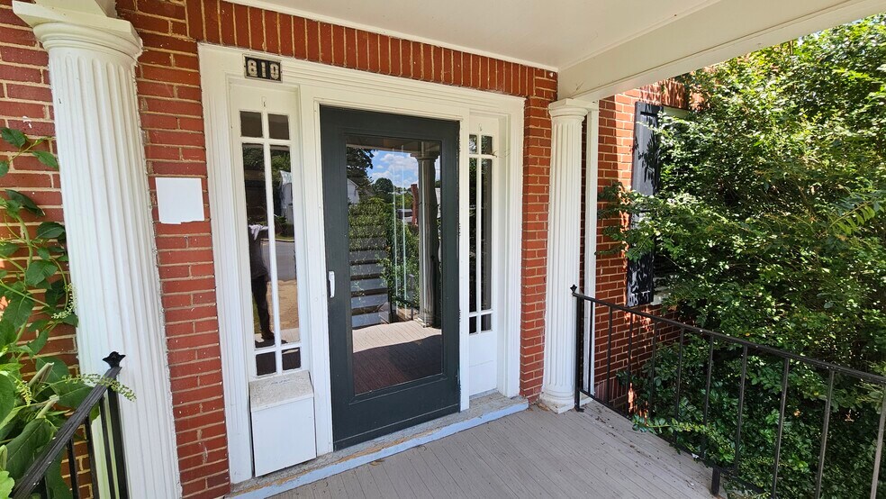 More Photos Of 810 S Main St, Culpeper Storefront Retail Office For Sale