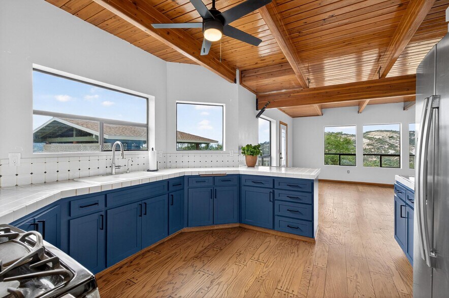 More Photos Of 14621 Woods Valley rd, Valley Center Flex For Sale