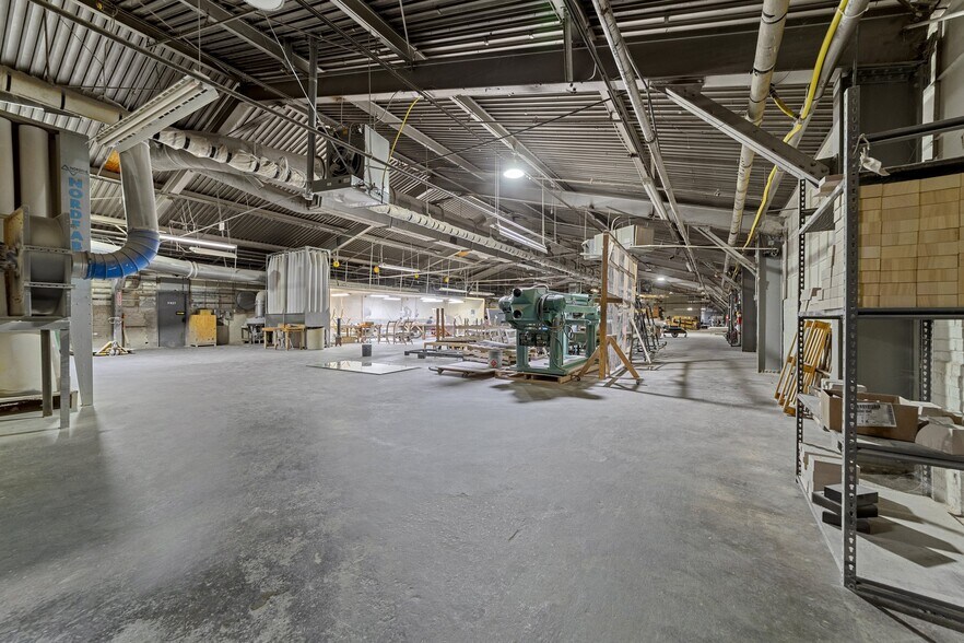 More Photos Of 1801 S University Pky, High Point Manufacturing For Sale