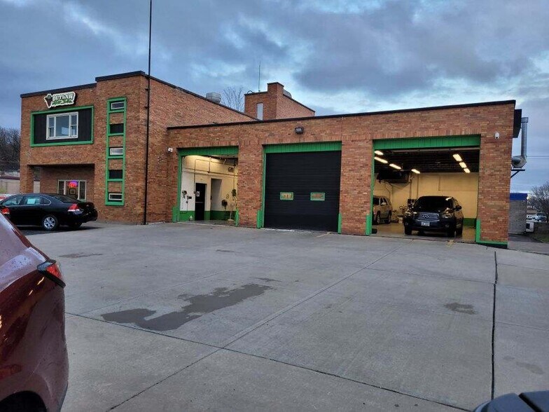 Primary Photo Of 559 N Hastings Way, Eau Claire Research And Development For Sale