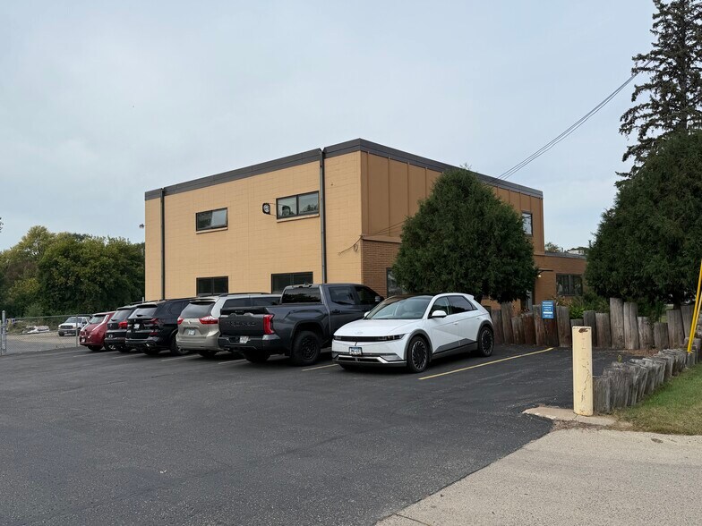 More Photos Of 2238-2240 Edgewood Ave S, Minneapolis Light Manufacturing For Lease