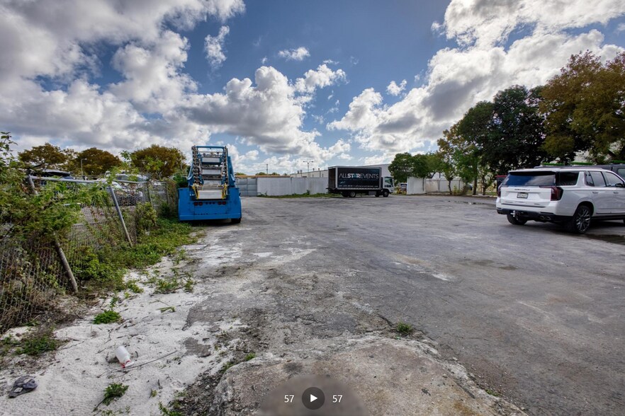 More Photos Of 13050 NW 43rd Ave, Opa Locka Warehouse For Lease