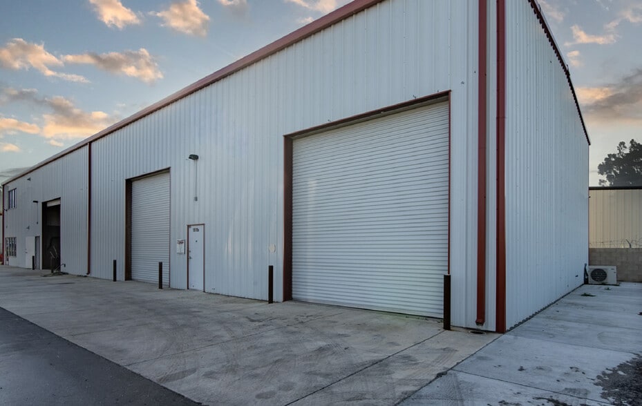 More Photos Of 1619 Elzworth St, Bakersfield Showroom For Lease