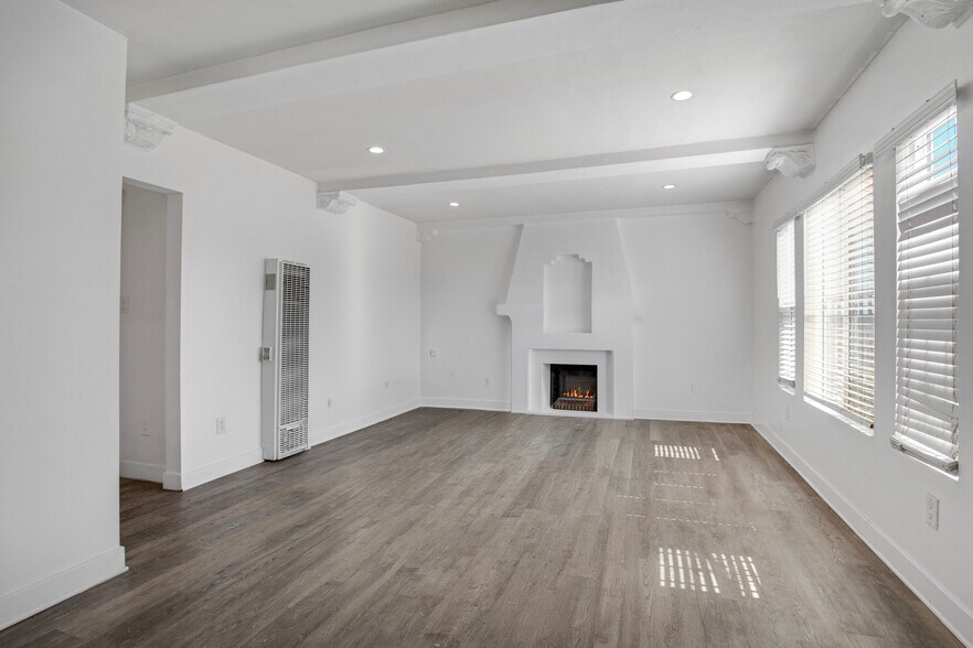 More Photos Of 520 W 82nd St, Los Angeles Apartments For Sale