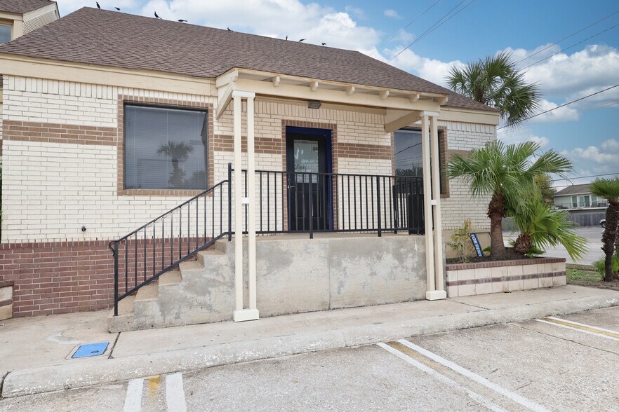 Primary Photo Of 6511 Stewart Rd, Galveston Office For Lease