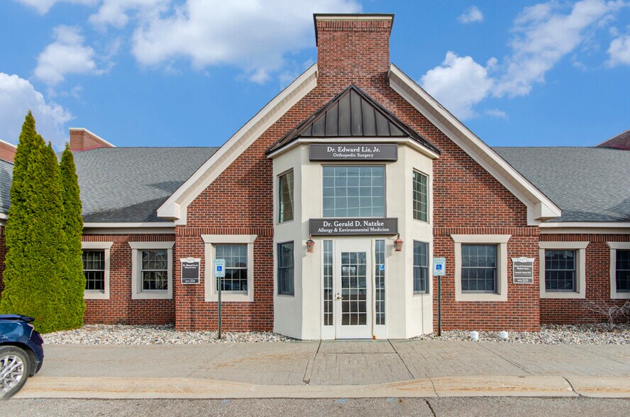 Primary Photo Of 9475 N Holly Rd, Grand Blanc Medical For Sale