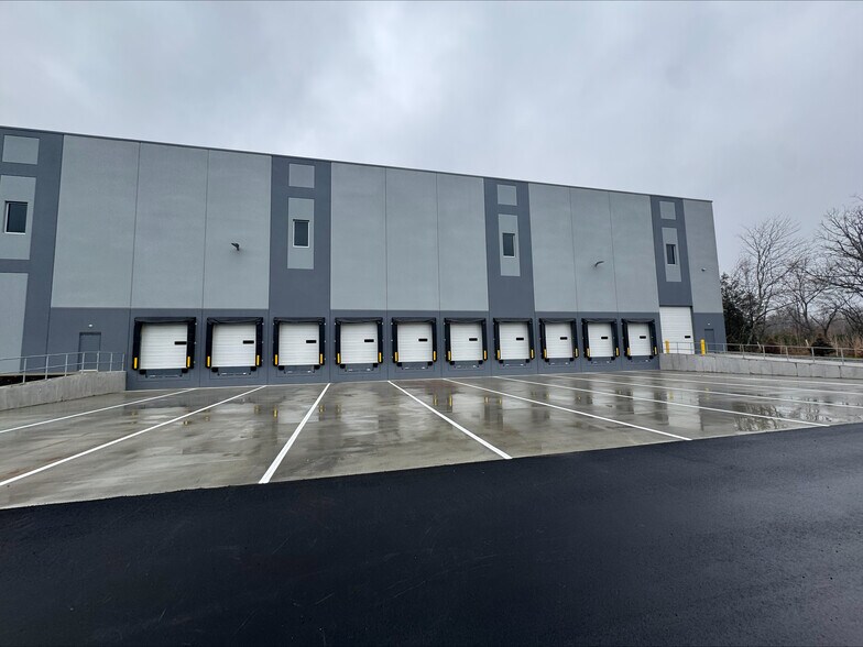 More Photos Of 485 Elizabeth Ave, Somerset Warehouse For Lease