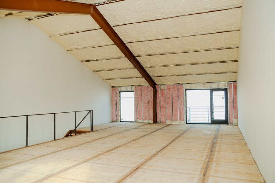 More Photos Of 4750 Iberia Ave, Dallas Office Residential For Sale