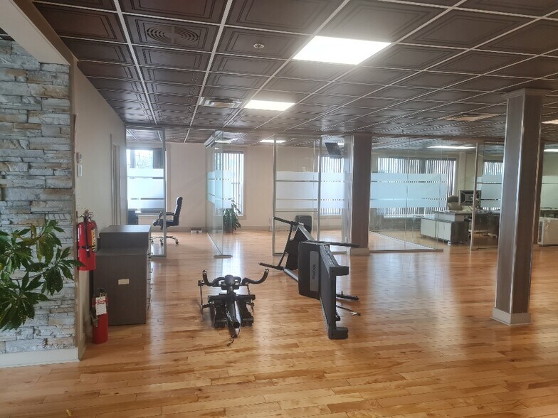 More Photos Of 6270-6290 Rue Périnault, Montréal Industrial For Sale