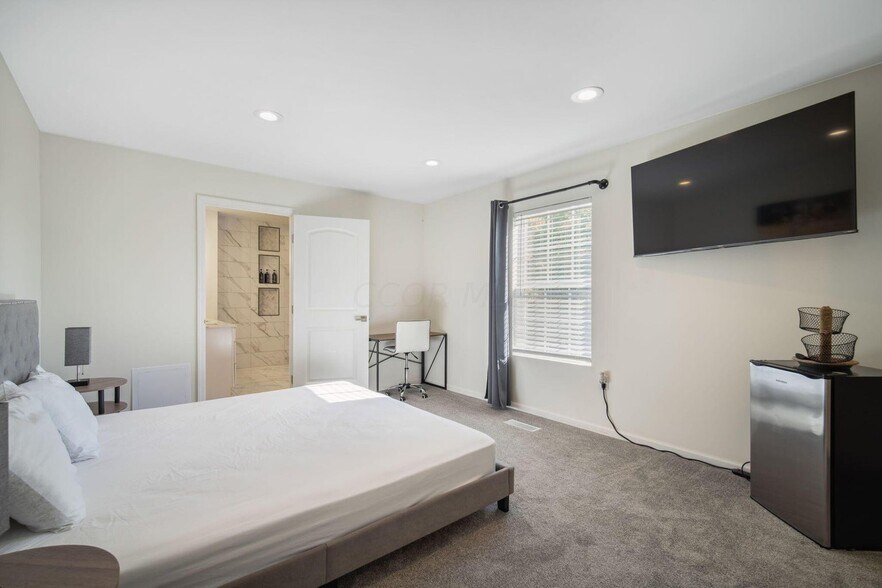 More Photos Of 4677 E Livingston Ave, Columbus Specialty For Sale