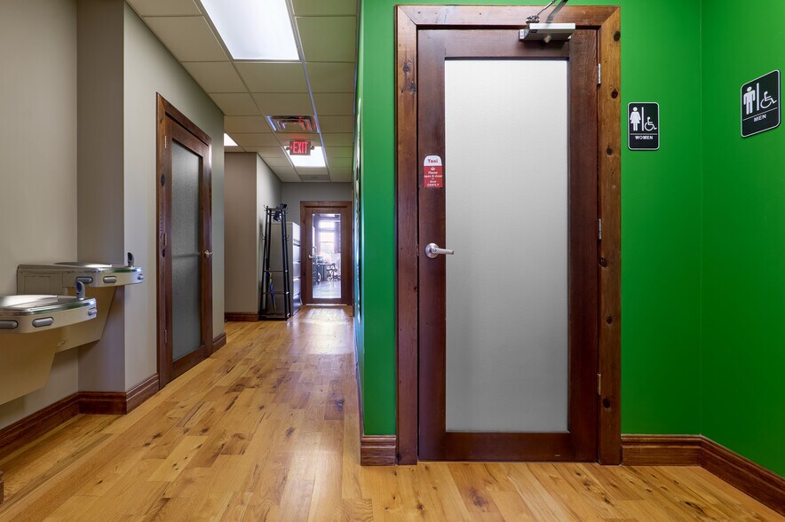 More Photos Of 119 N Main St, Mooresville Storefront Retail Office For Lease