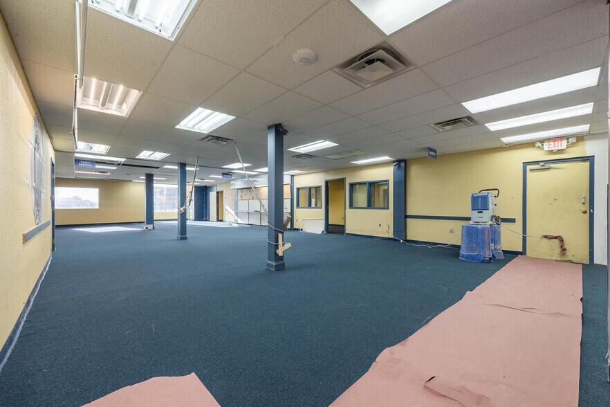 More Photos Of 2546-2578 Fowler St, Fort Myers Warehouse For Lease