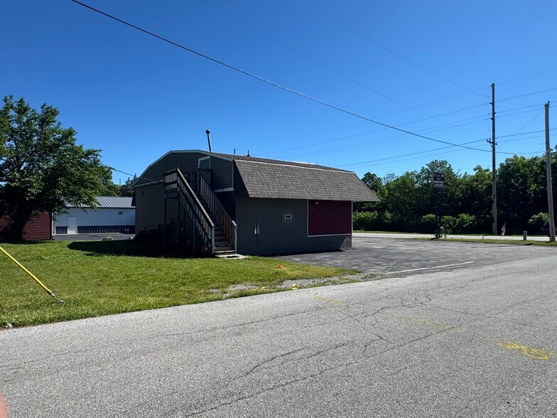 More Photos Of 13536 Morse St, Cedar Lake General Retail For Sale