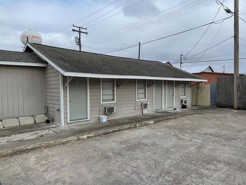 More Photos Of 405 W Jackson St, El Campo Hotel For Sale