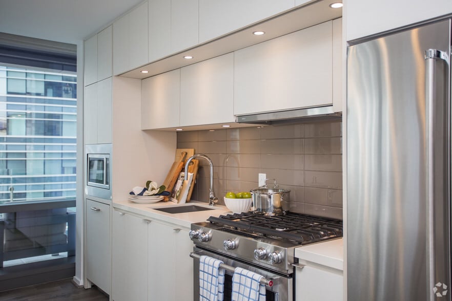 More Photos Of 1800 N Lynn St, Arlington Apartments For Lease