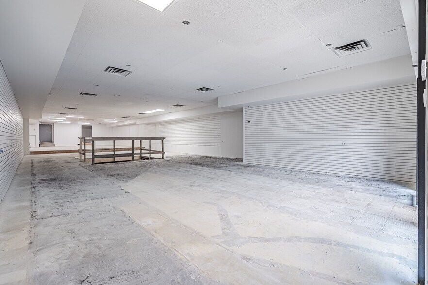 More Photos Of 5012 50 Av, Lloydminster General Retail For Sale