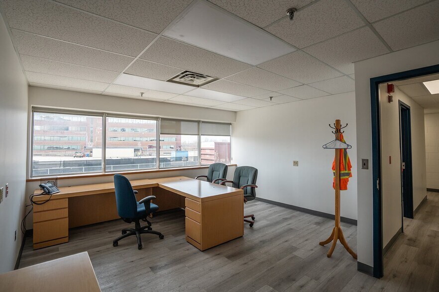 More Photos Of 3363 Davis Rd, Thorold Warehouse For Lease