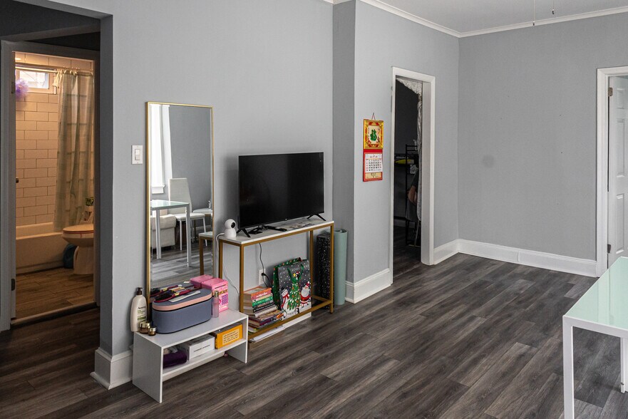 More Photos Of 15 Lakeview Pl, Verona Multifamily For Sale