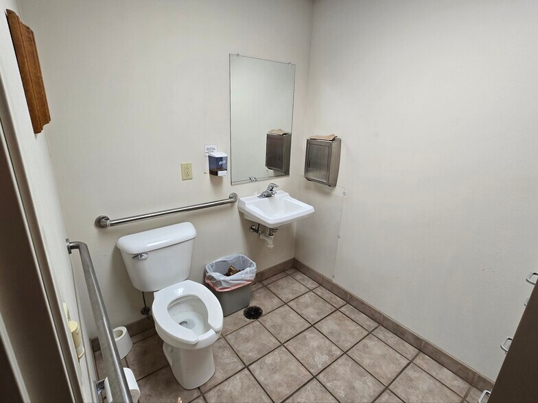 More Photos Of 855 Industrial Dr, Mondovi Distribution For Lease