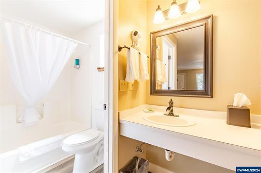 More Photos Of 179 S Mill St, Sumpter Hotel For Sale