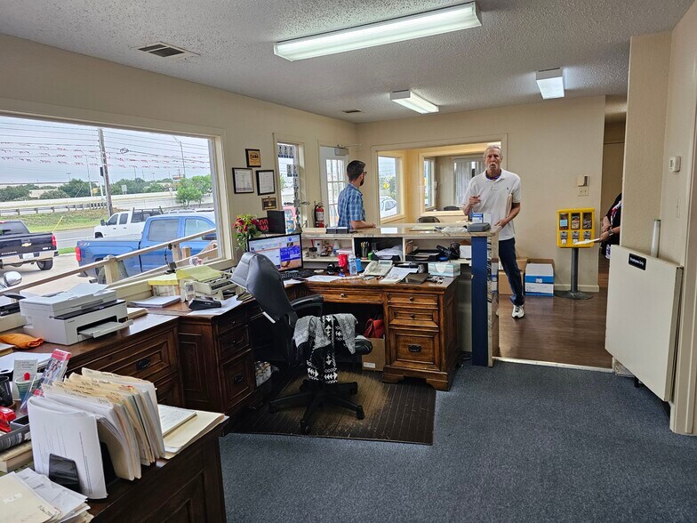 More Photos Of 5919 E Ben White Blvd, Austin Auto Dealership For Sale