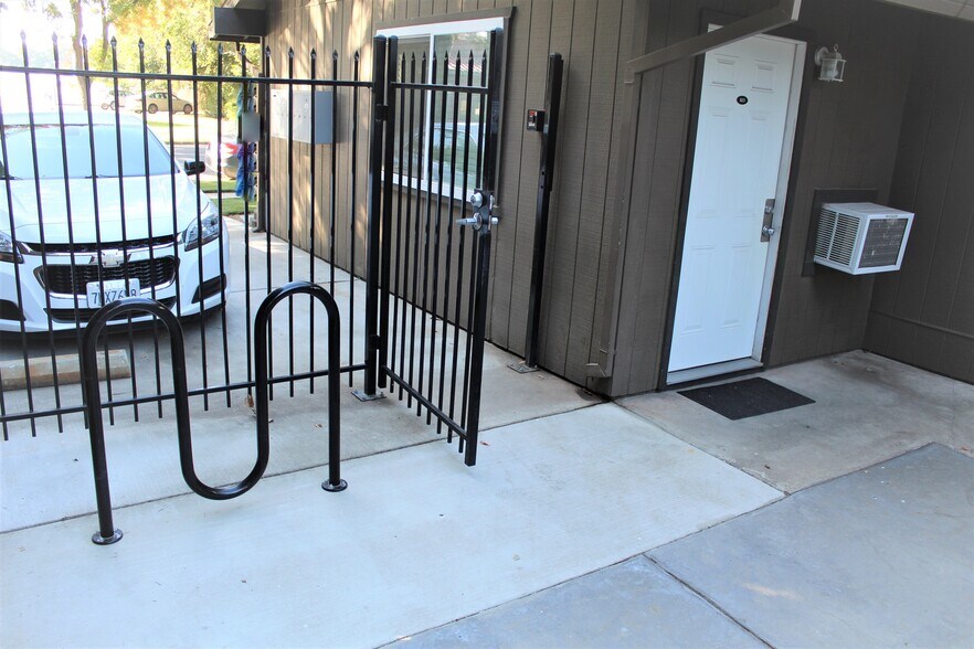 More Photos Of 823-831 W 18th St, Merced Apartments For Sale