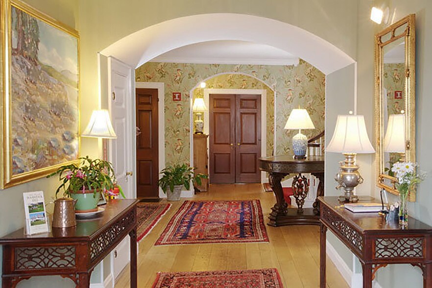 More Photos Of 94 Plaine Hill Rd, Woodstock Hotel For Sale