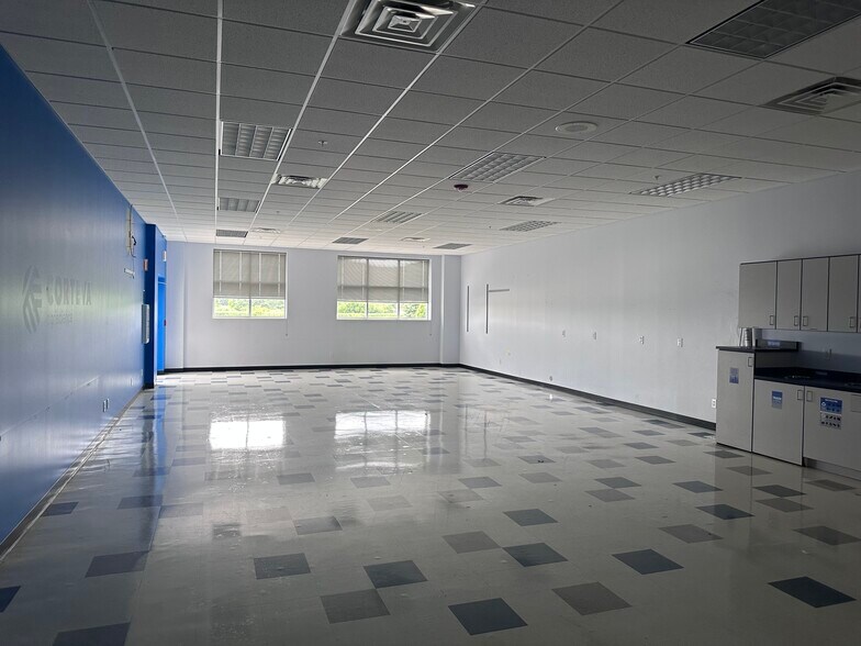 More Photos Of 205 Fairview Dr, Dallas Center Warehouse For Sale