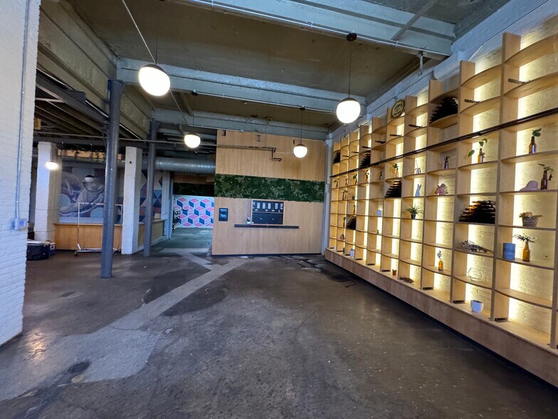 More Photos Of 3135 Sackett Ave, Cleveland Manufacturing For Sale