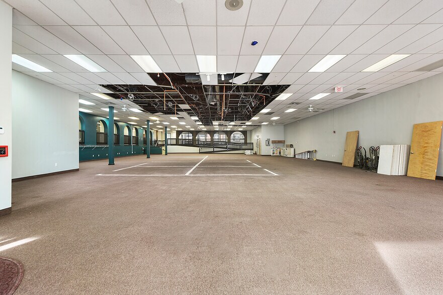 More Photos Of 4749 Baum Blvd, Pittsburgh Showroom For Lease