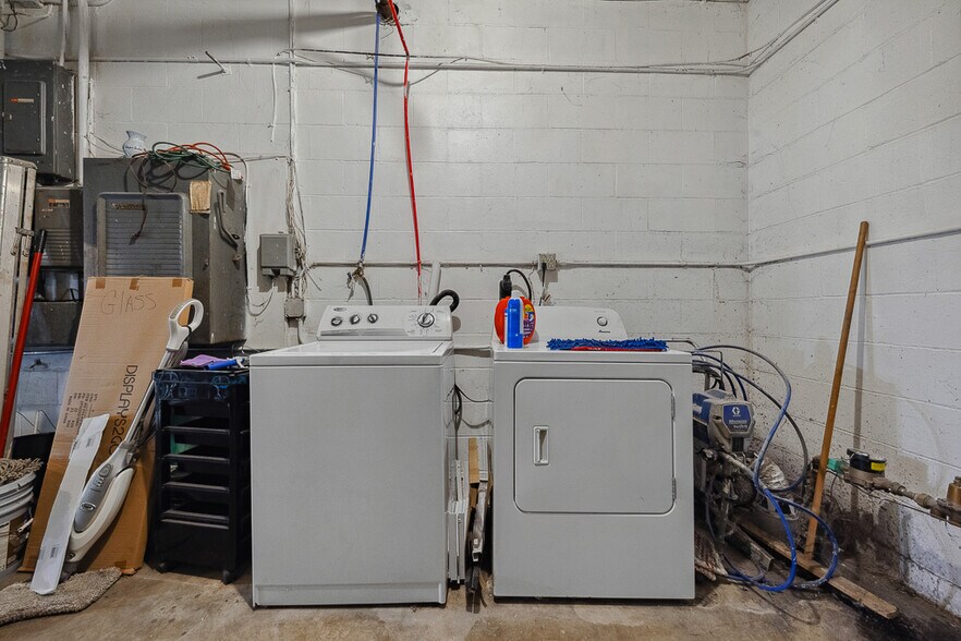 More Photos Of 700 N Union Ave, Alliance Freestanding For Sale