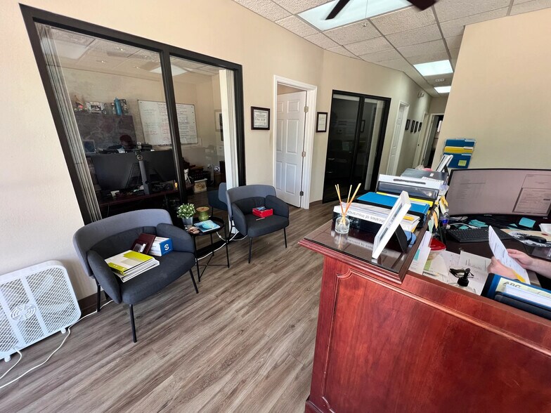 More Photos Of 101 W Glade Rd, Euless Unknown For Lease