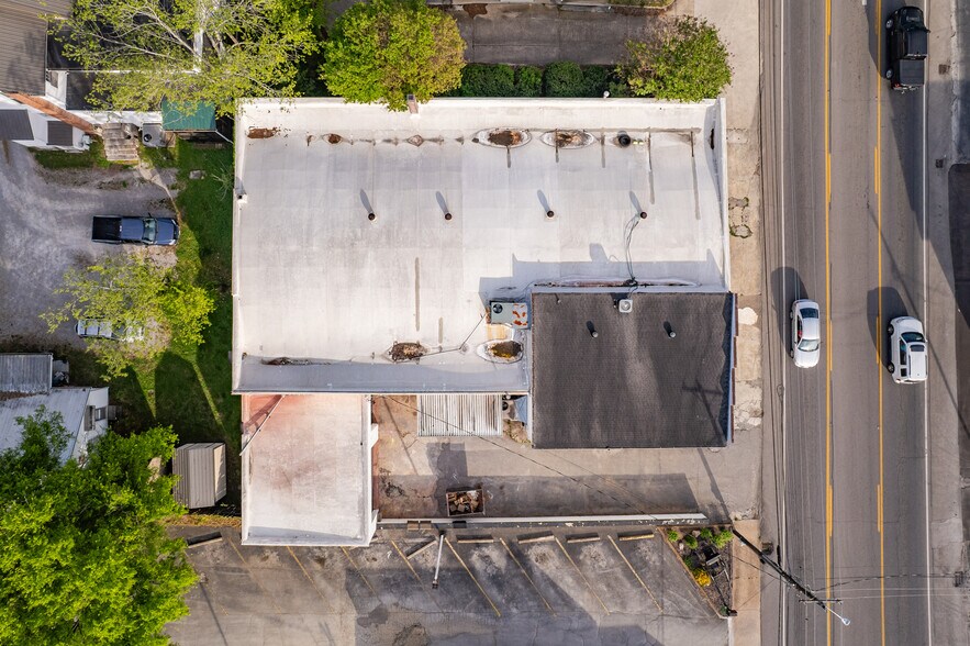 More Photos Of 308 W College St, Pulaski Flex For Sale