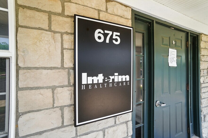 More Photos Of 675-681 Hopewell Dr, Heath Medical For Lease