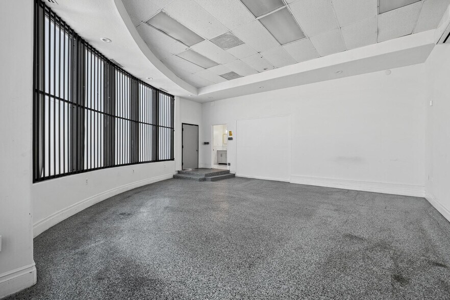 More Photos Of 18750 Crenshaw Blvd, Torrance General Retail For Sale