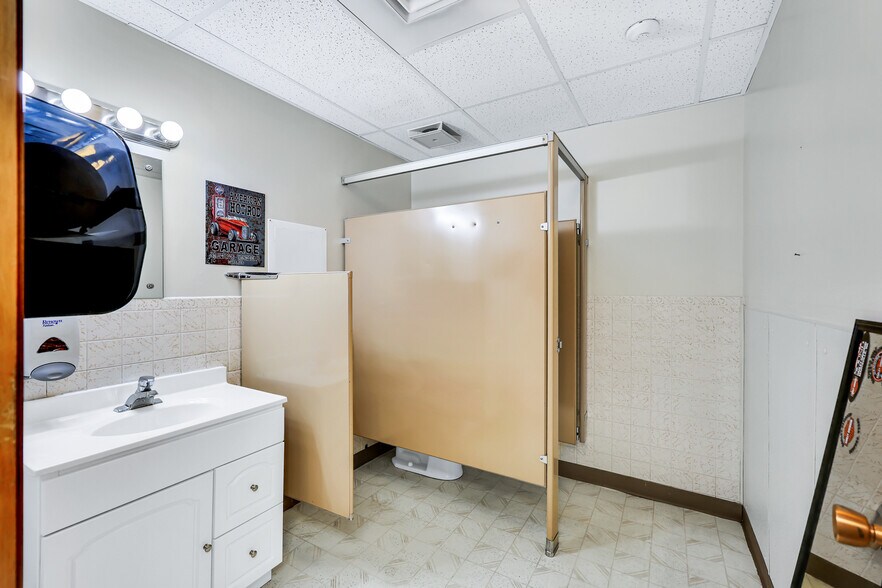 More Photos Of 4226 E Mission Ave, Spokane Office For Sale