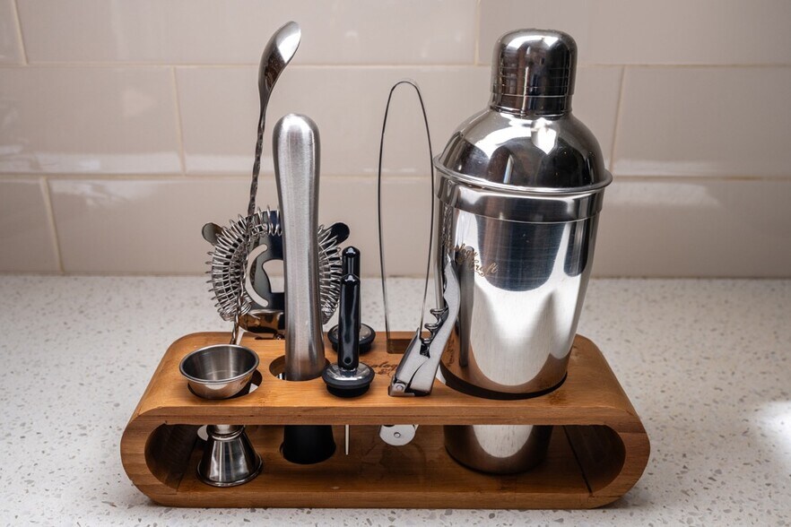 More Photos Of 3750 Main St, Riverside Apartments For Lease