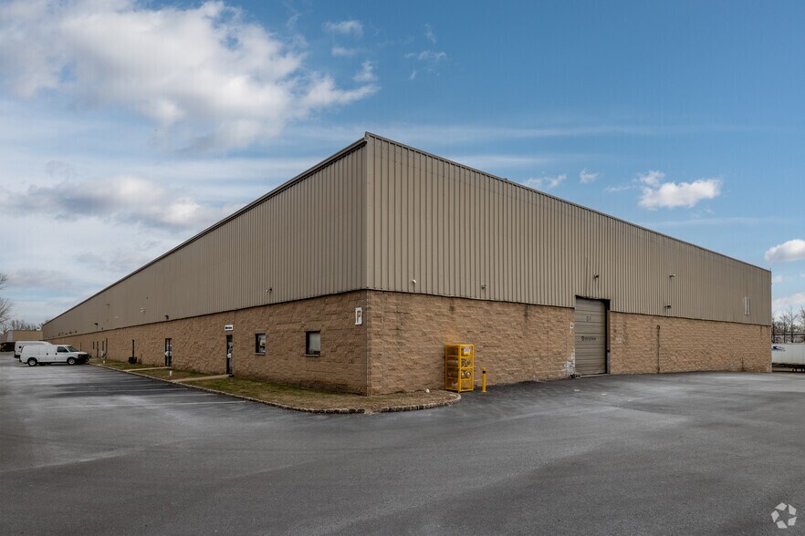More Photos Of 25 Commerce Rd, Fairfield Warehouse For Lease