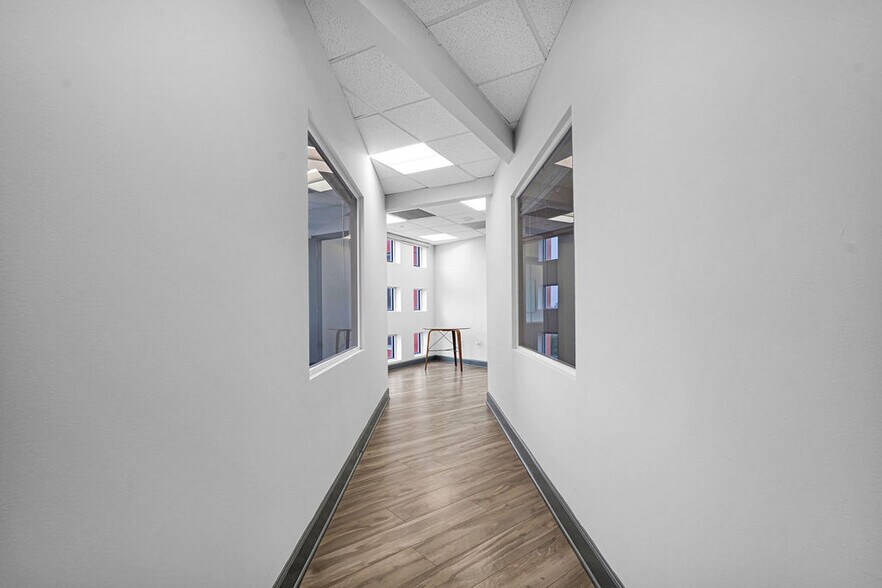 More Photos Of 17501 Biscayne Blvd, Aventura Office For Sale